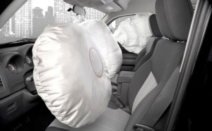 За рулём в любой опасности спасёт подушка безопасности.